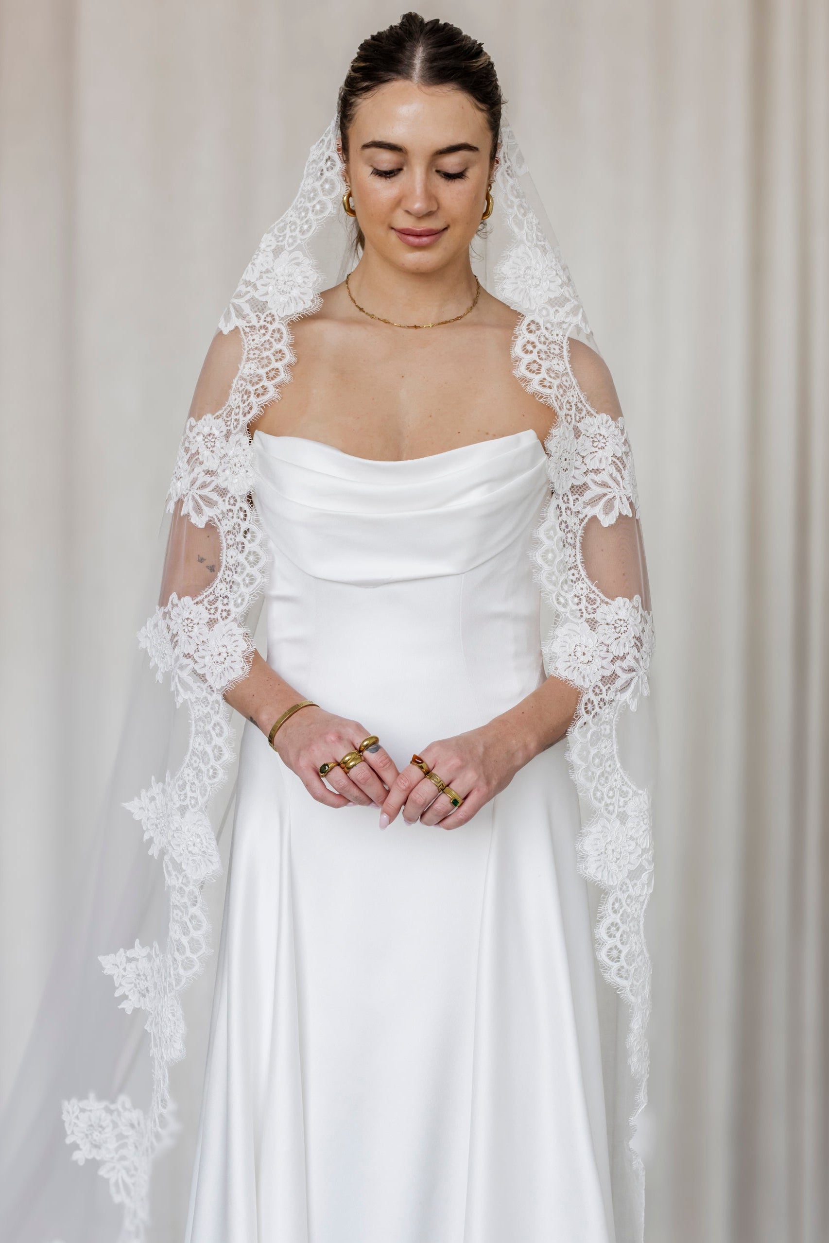 Scarlett Veil