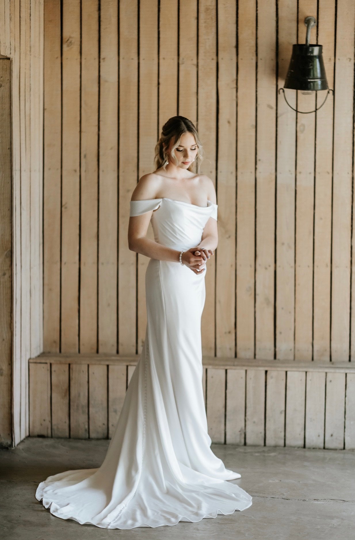 VIVIANA. UK12- Preloved Wedding Dress