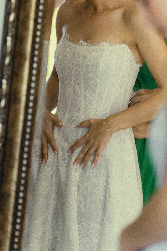 DAHLIA LACE. UK8- Preloved Wedding Dress