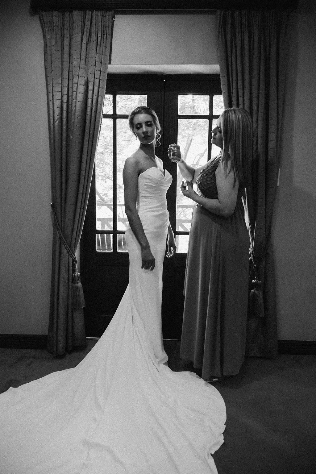 ARYA. UK8- Preloved Wedding Dress