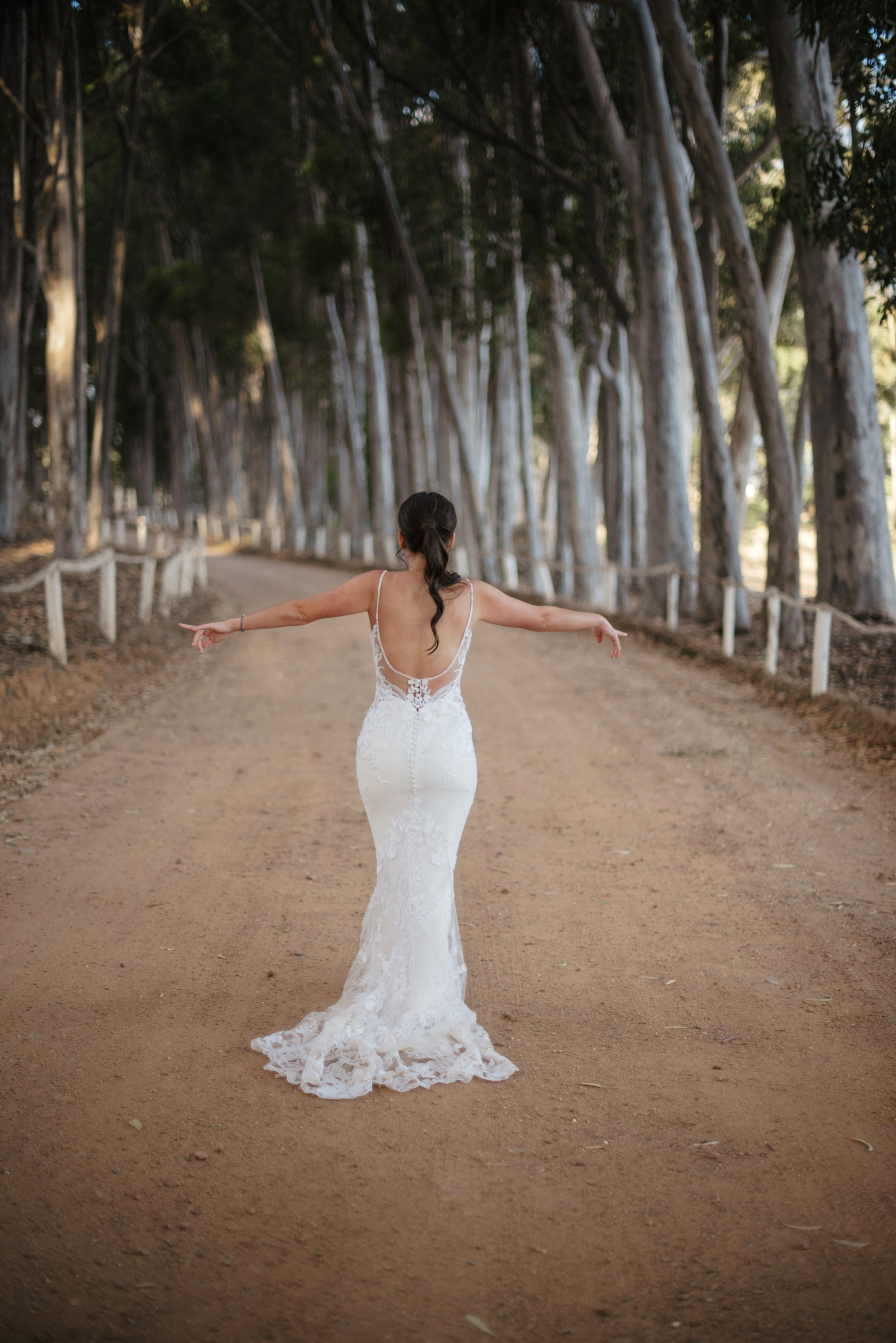 OMARI. UK10- Preloved Wedding Dress