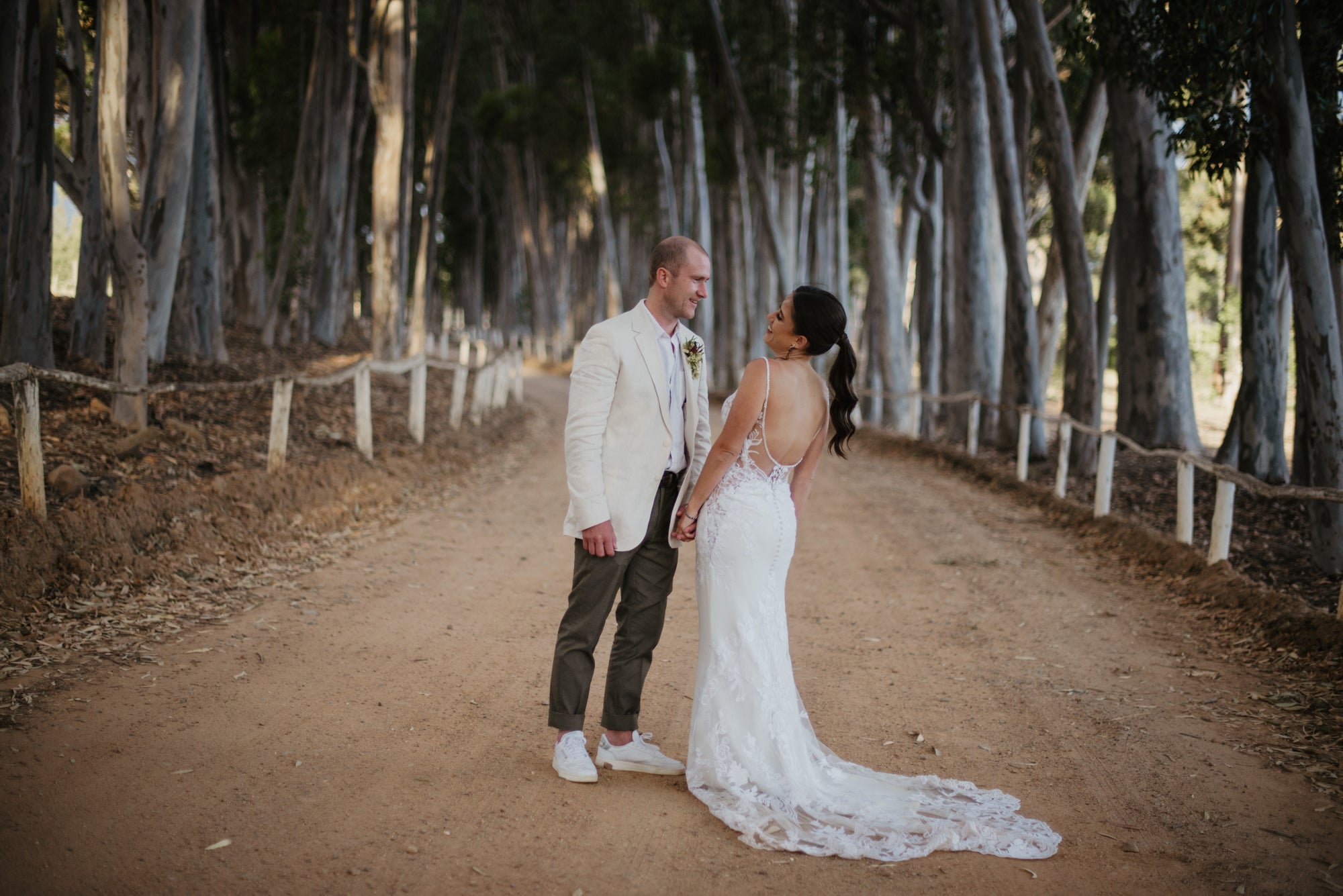 OMARI. UK10- Preloved Wedding Dress