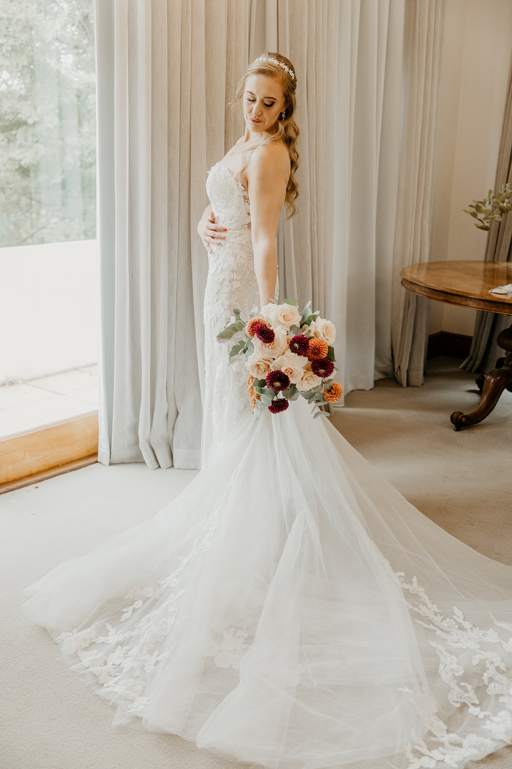 OLLIE. UK8 - Preloved Wedding Dress