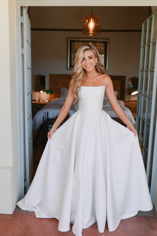 DAHLIA. UK8- Preloved Wedding Dress