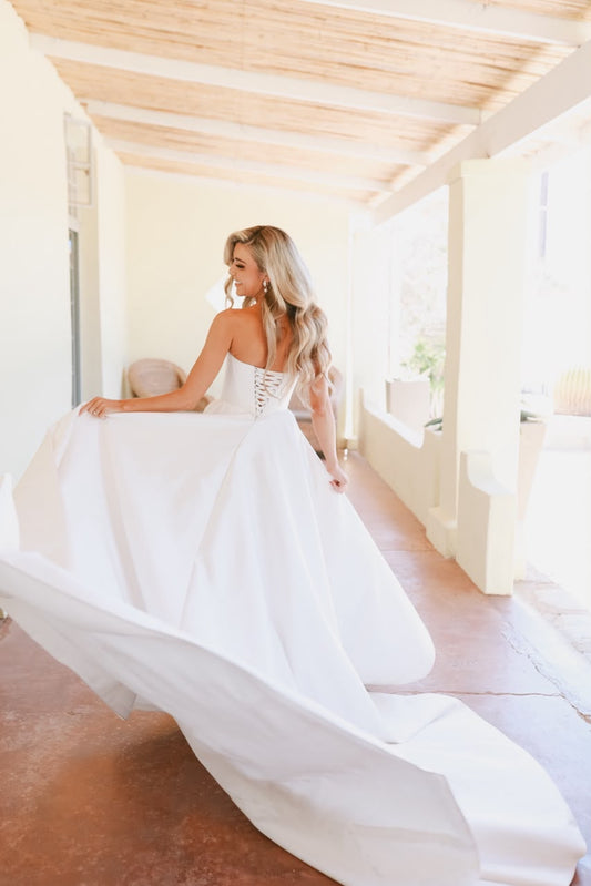 DAHLIA. UK8- Preloved Wedding Dress
