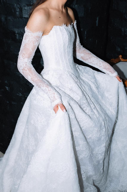 Dahlia lace. UK6- Preloved Wedding Dress
