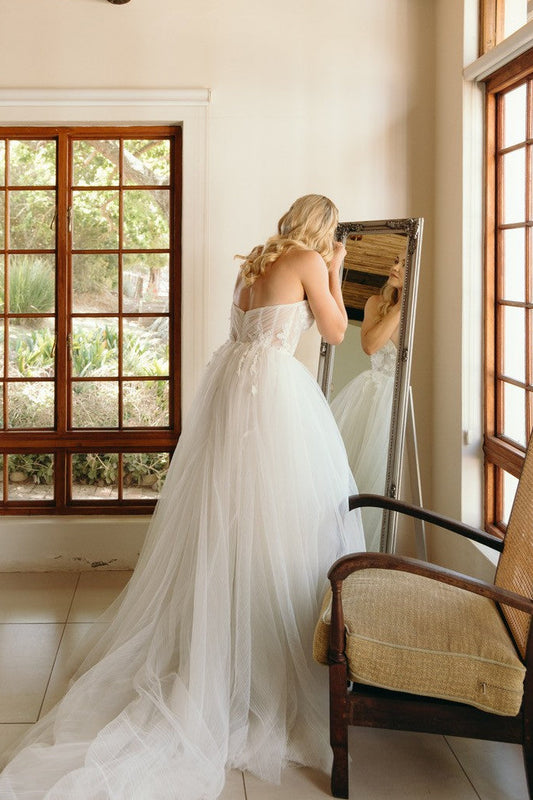 CLIVIA. UK12- Preloved Wedding Dress