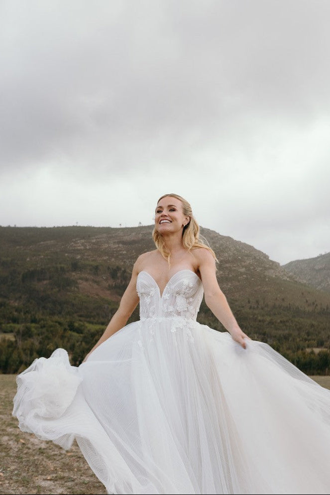 CLIVIA. UK12- Preloved Wedding Dress