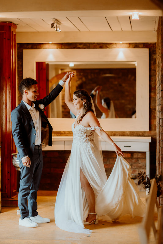 BETHENNY. UK12 - Preloved Wedding Dress