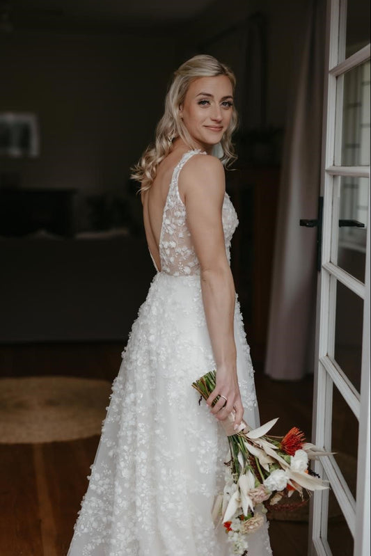 2446. UK10- Preloved Wedding Dress