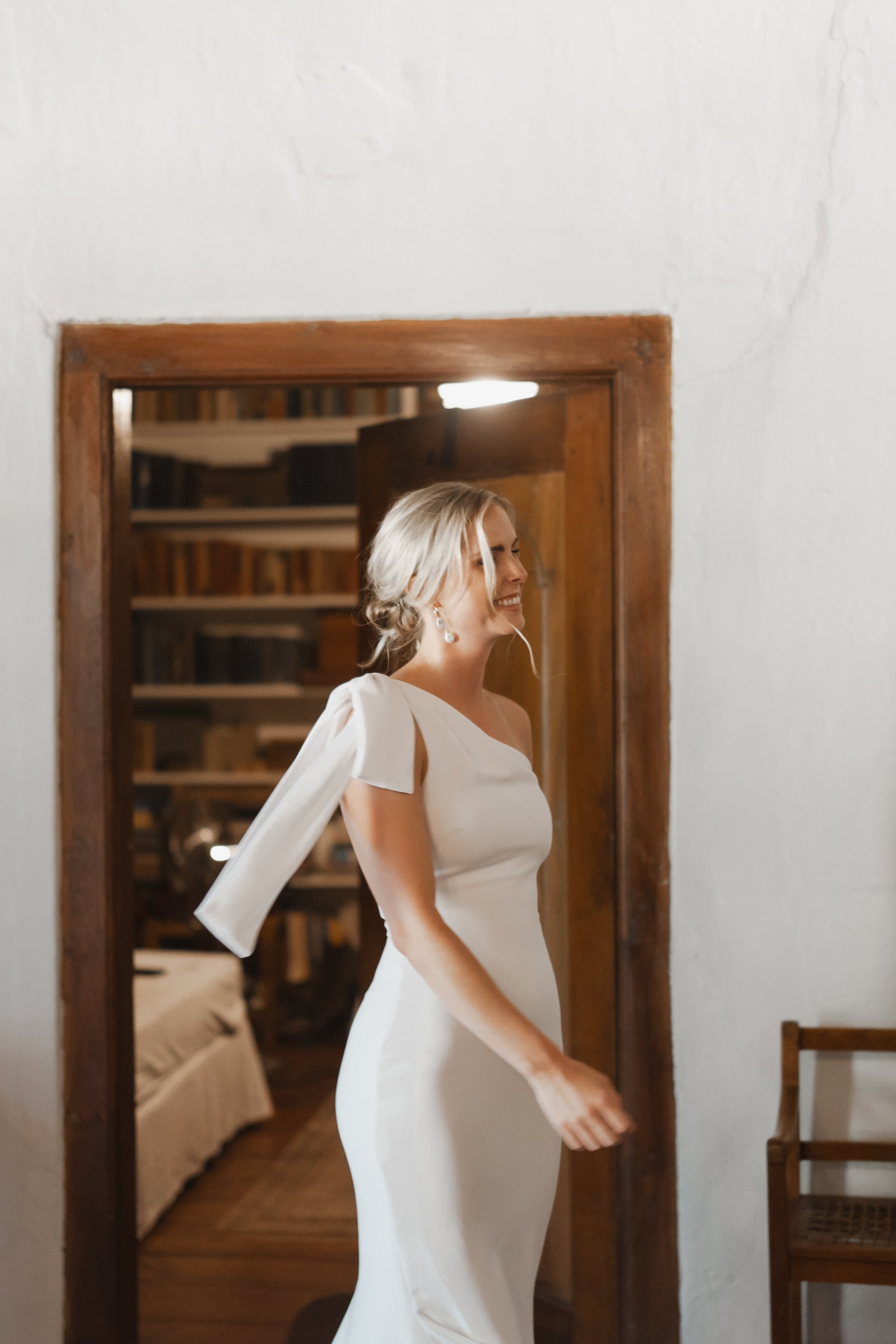 BT19-6. UK10- Preloved Wedding Dress