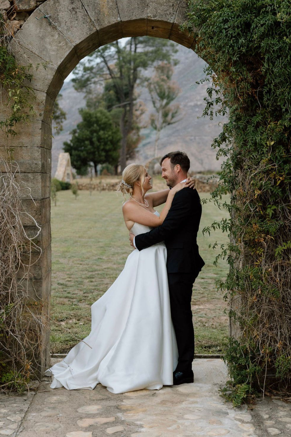 DAHLIA. UK14- Preloved Wedding Dress