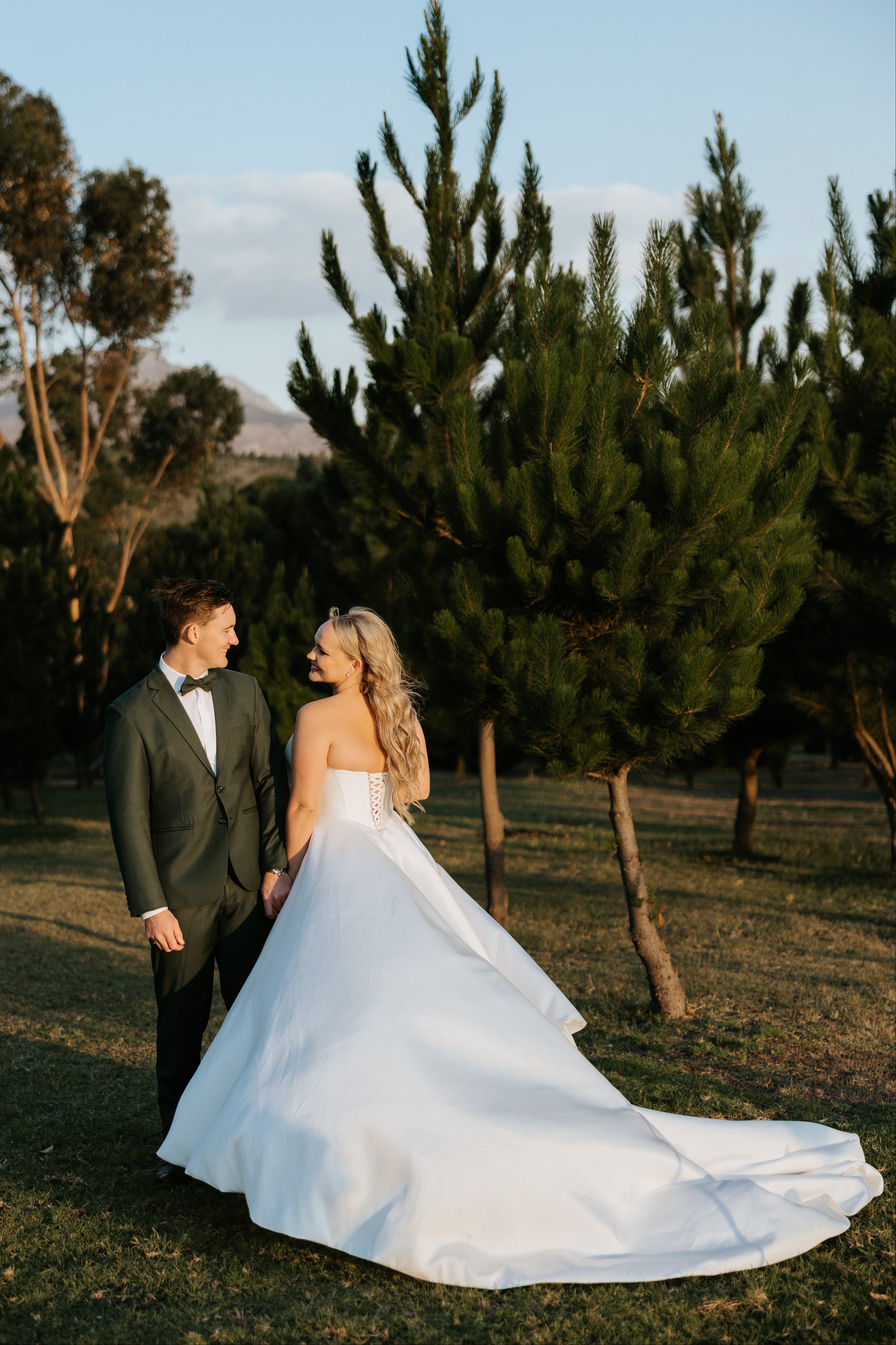 DAHLIA. UK18- Preloved Wedding Dress