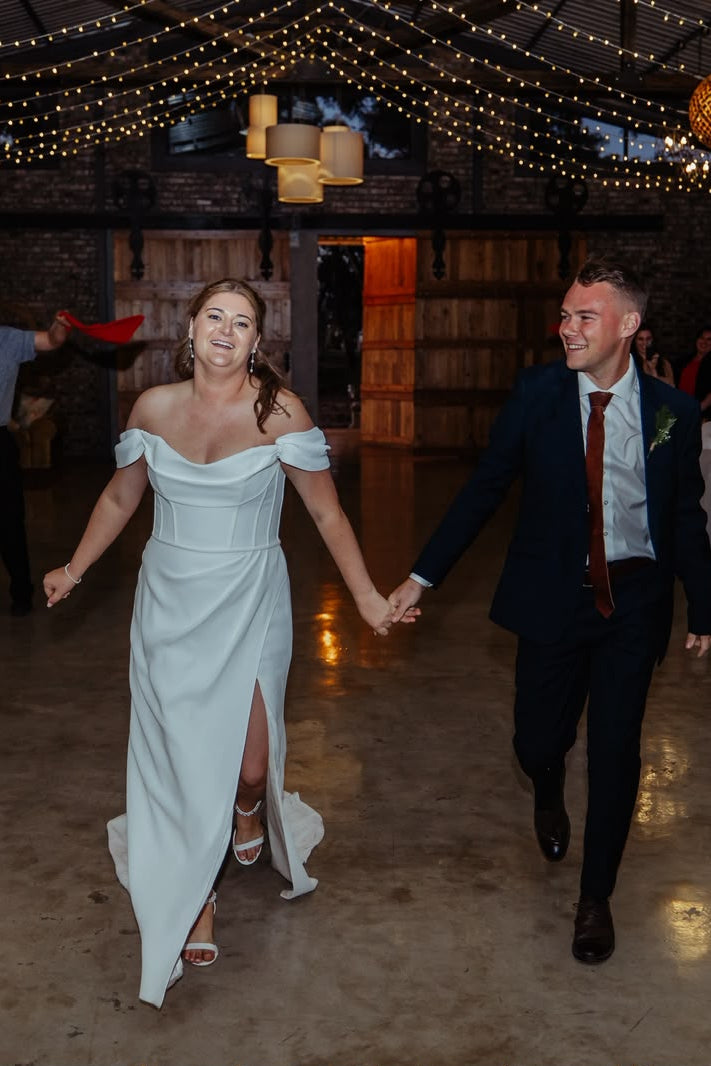SANDRA. UK14 - Preloved Wedding Dress
