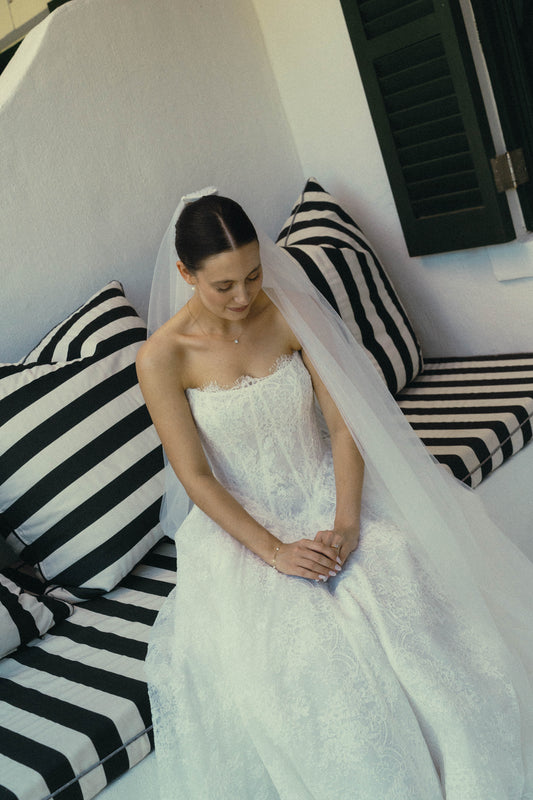 DAHLIA LACE. UK8- Preloved Wedding Dress