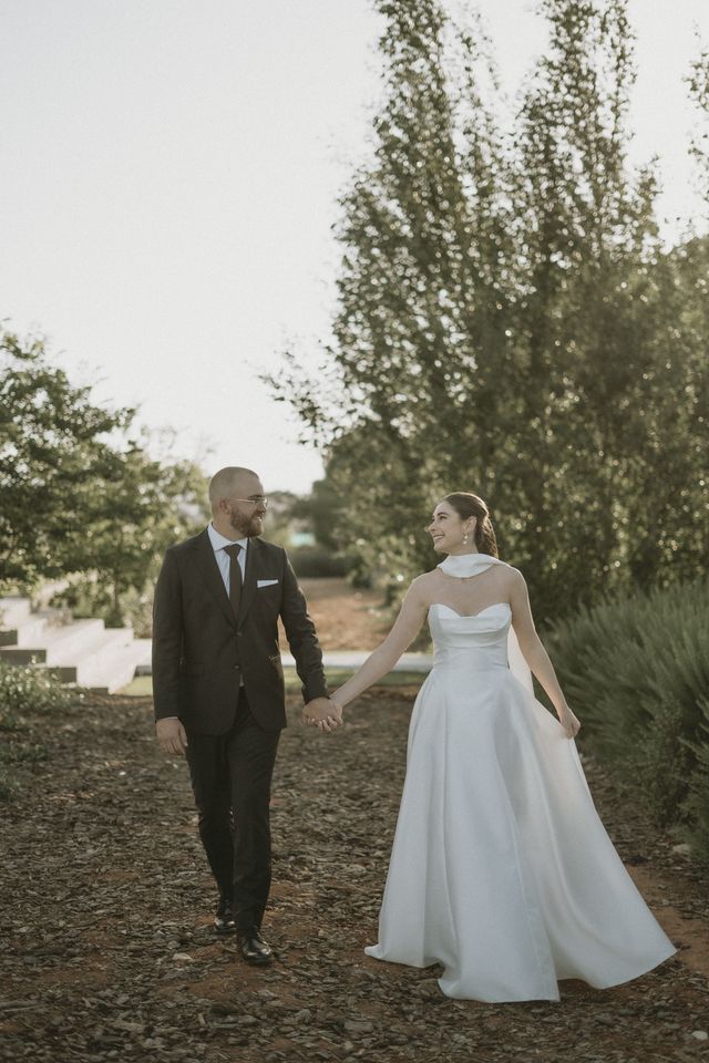 ROMINA. UK12- Preloved Wedding Dress