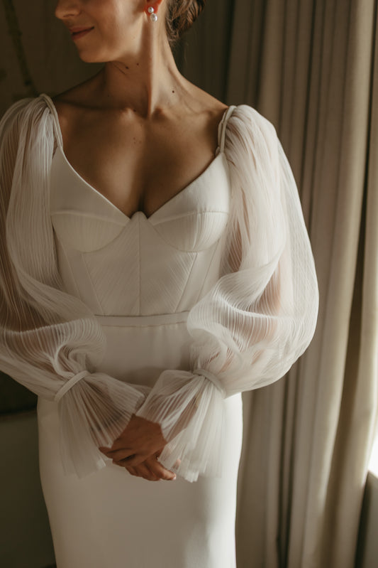 FREESIA. UK10- Preloved Wedding Dress