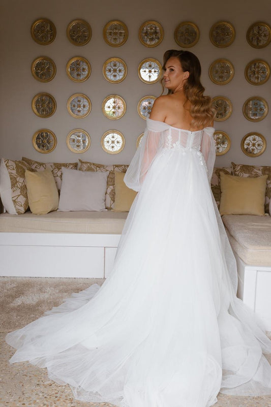 CLIVIA. UK12 - Preloved Wedding Dress