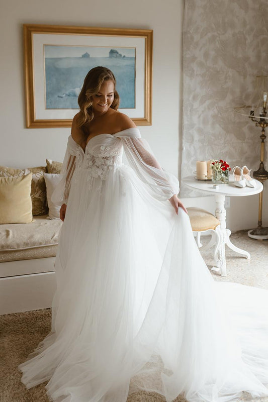 CLIVIA. UK12 - Preloved Wedding Dress