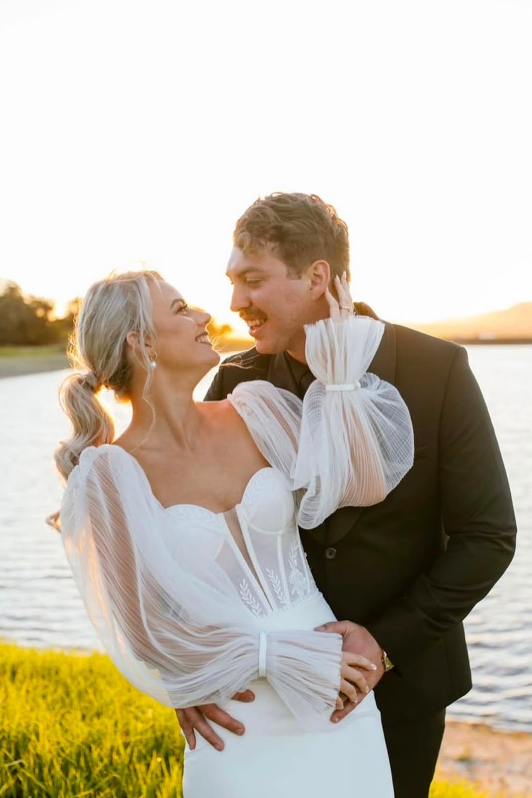 2345. UK6- Preloved Wedding Dress