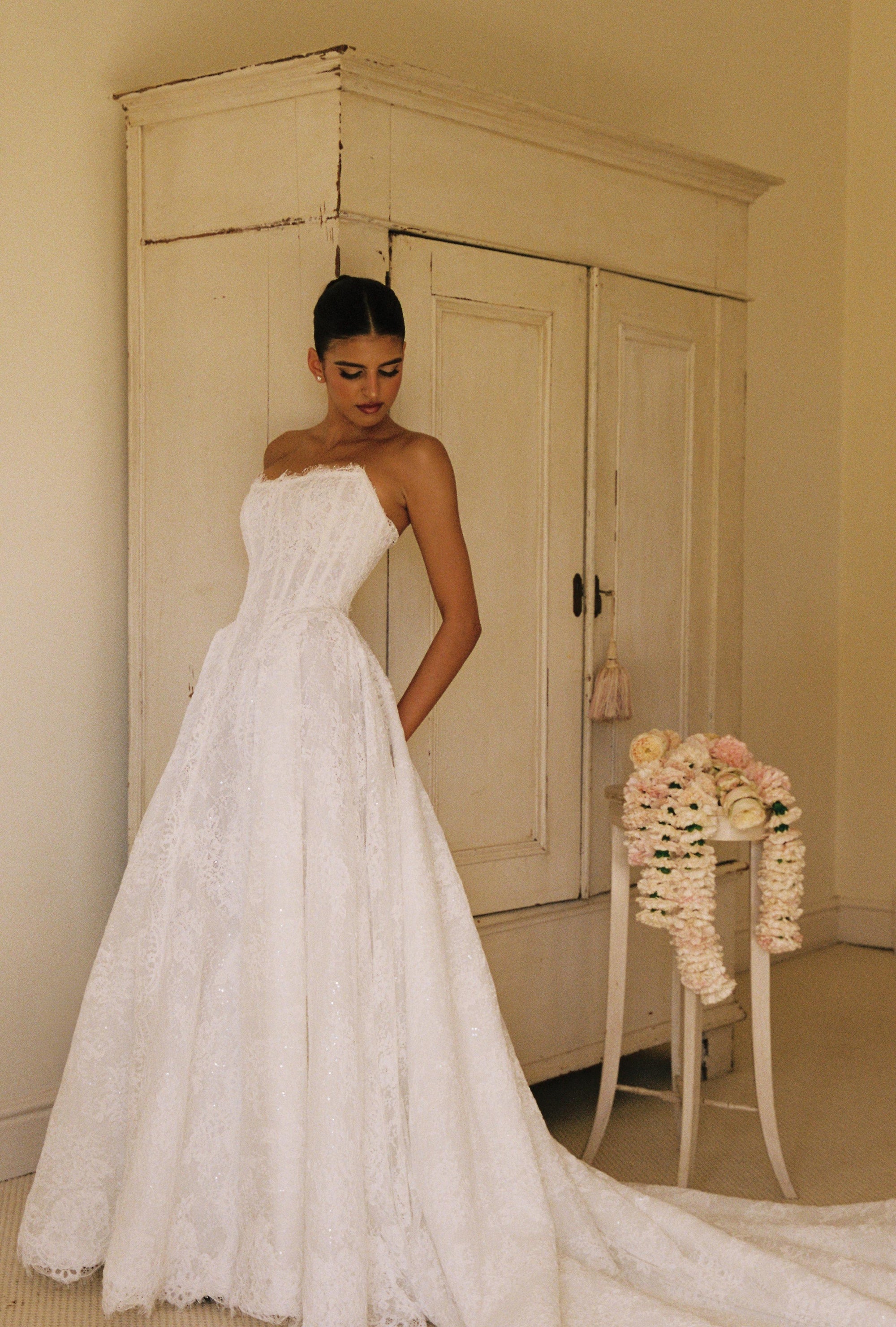 DAHLIA LACE. UK4- Preloved Wedding Dress