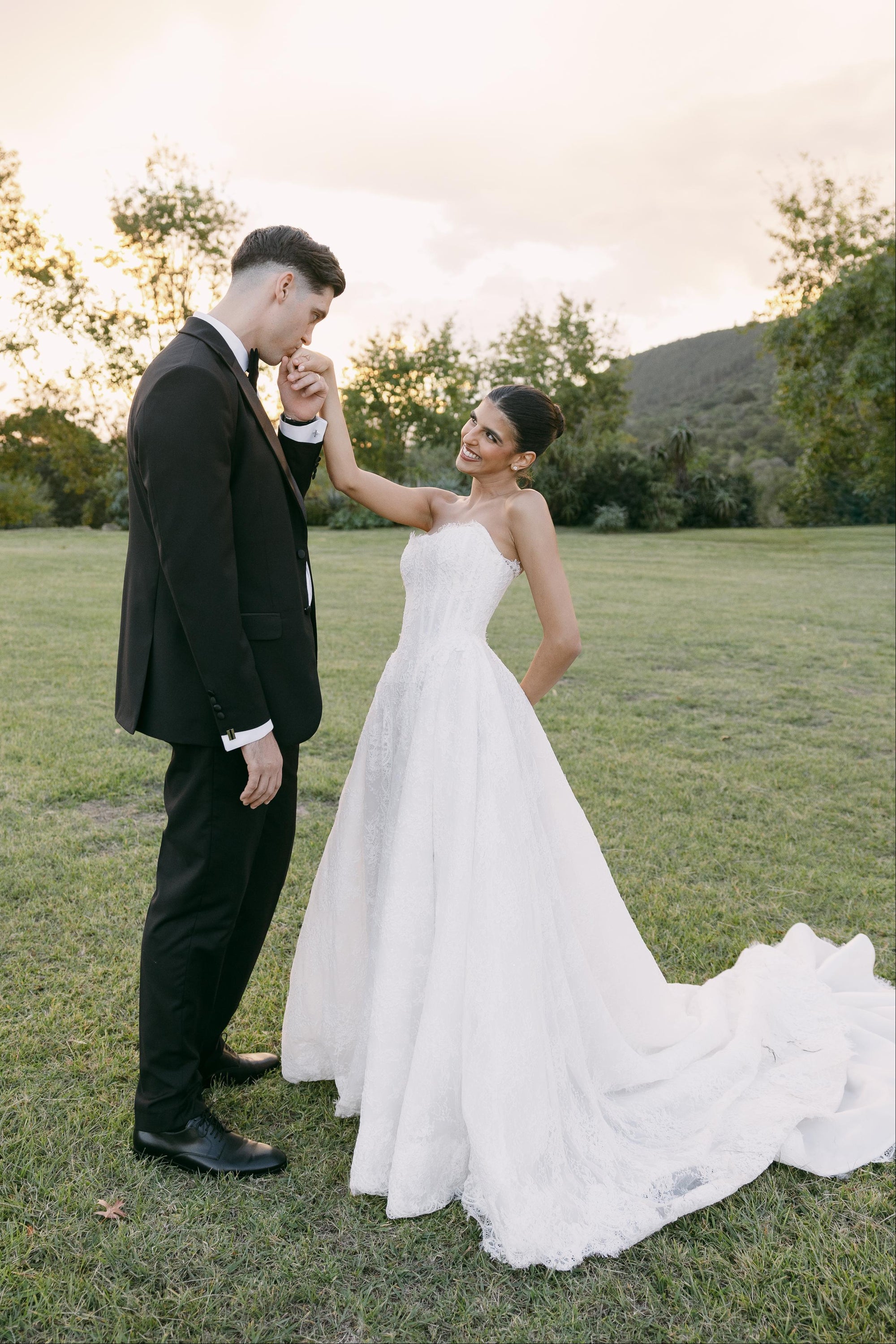 DAHLIA LACE. UK4- Preloved Wedding Dress