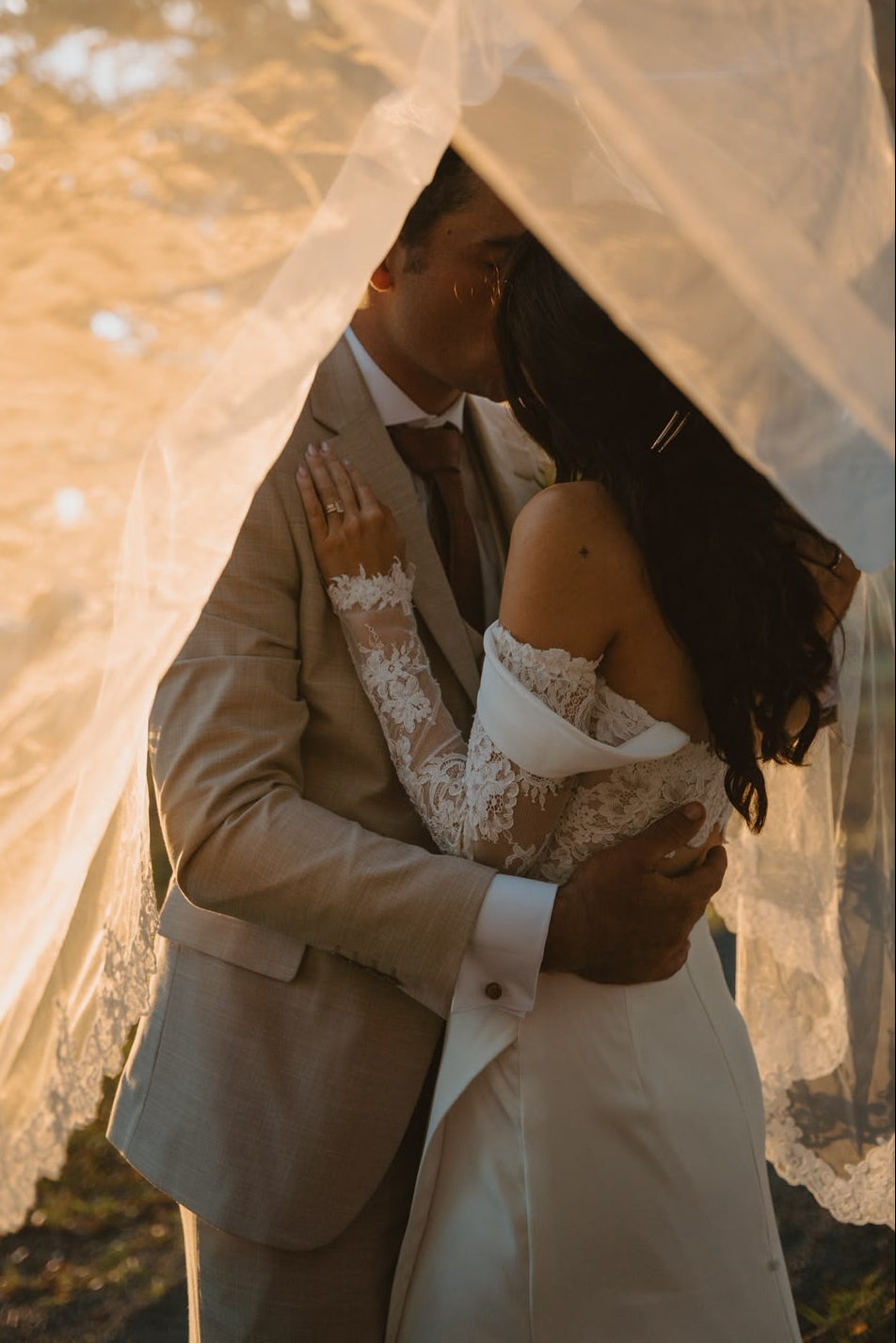 VERONICA. UK8 - Preloved Wedding Dress