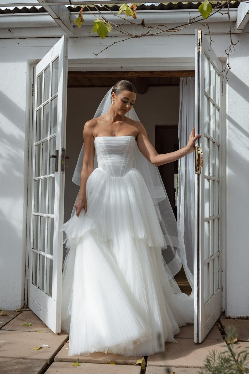 NEEM. UK6- Preloved Wedding Dress