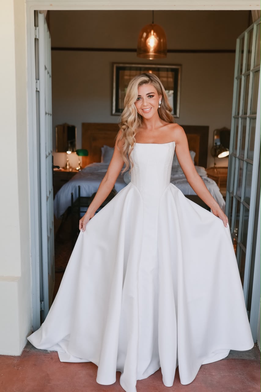 DAHLIA. UK8- Preloved Wedding Dress