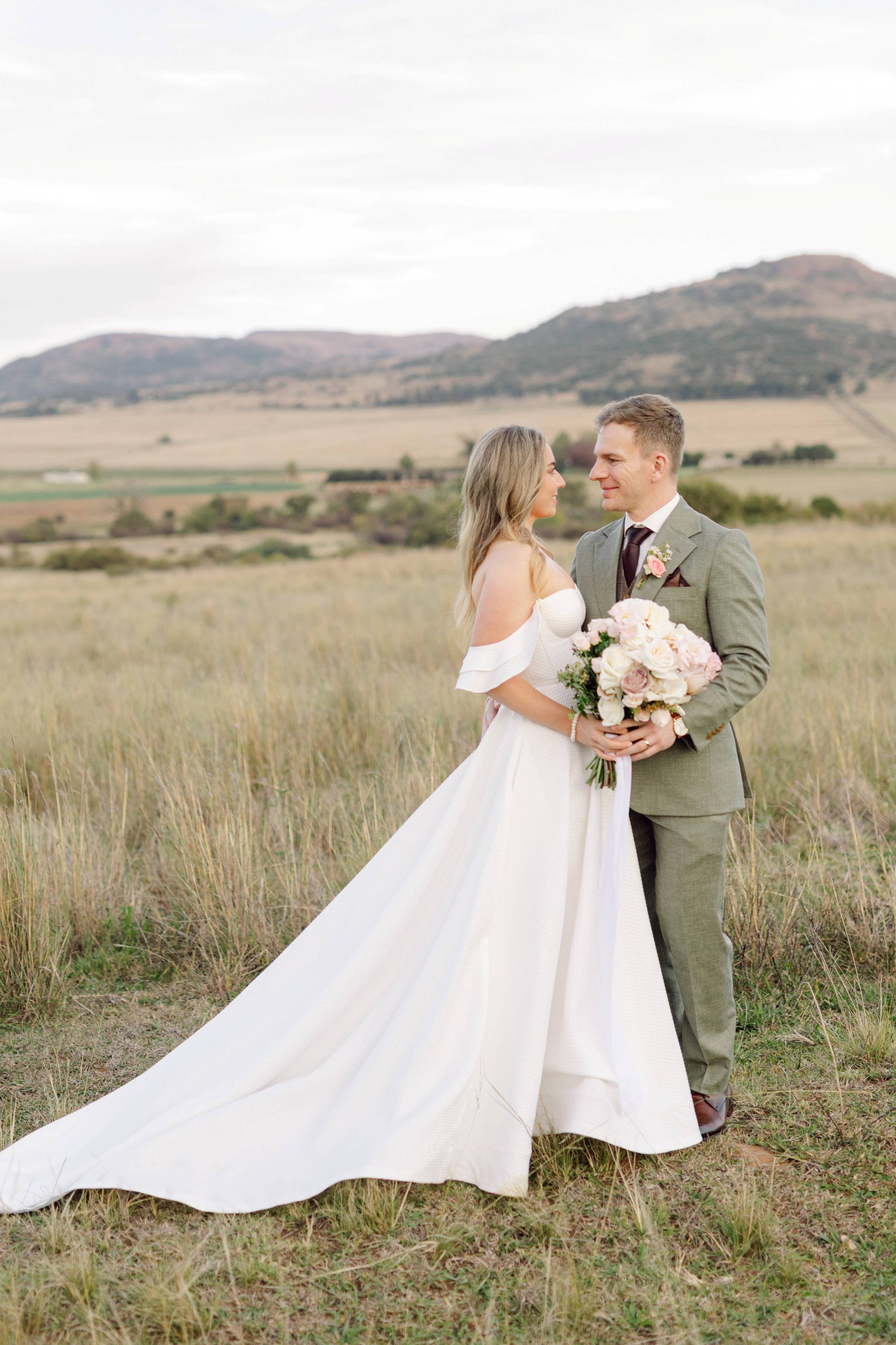 MIMOSA. UK12- Preloved Wedding Dress