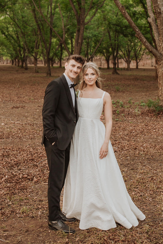 CATTLEYA. UK8- Preloved Wedding Dress