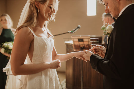 CATTLEYA. UK8- Preloved Wedding Dress