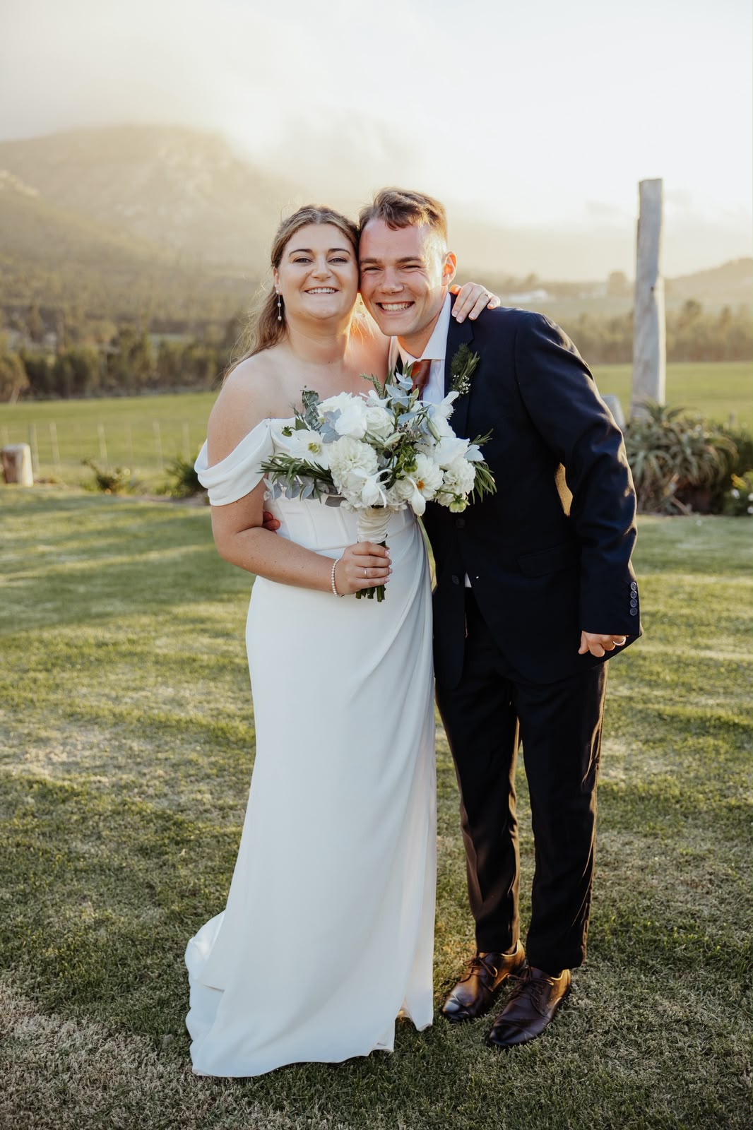 SANDRA. UK14 - Preloved Wedding Dress