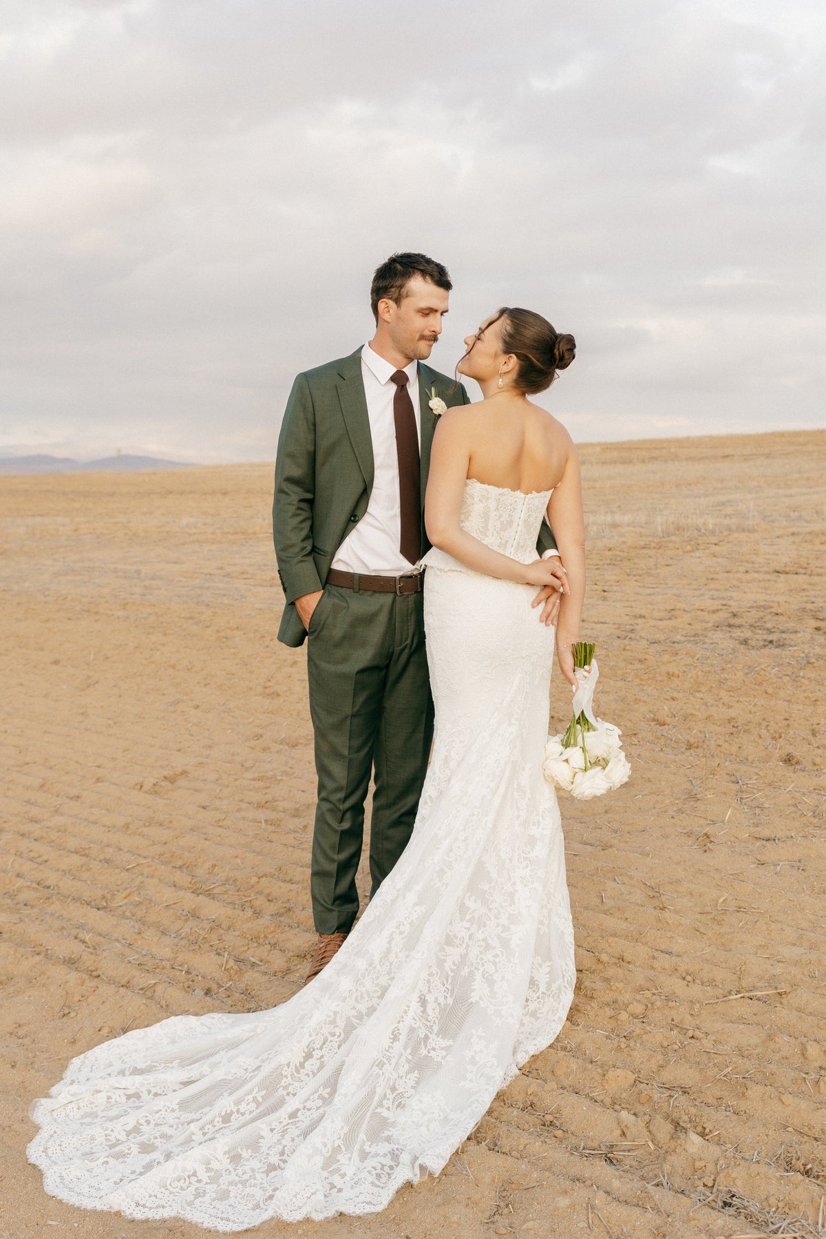 BEGONIA. UK10 - Preloved Wedding Dress